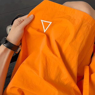 多巴胺橘色冰丝速干短裤男款夏季美式休闲四五分裤防水运动沙滩裤