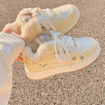 厚底面包鞋配阔腿裤的鞋子休闲板