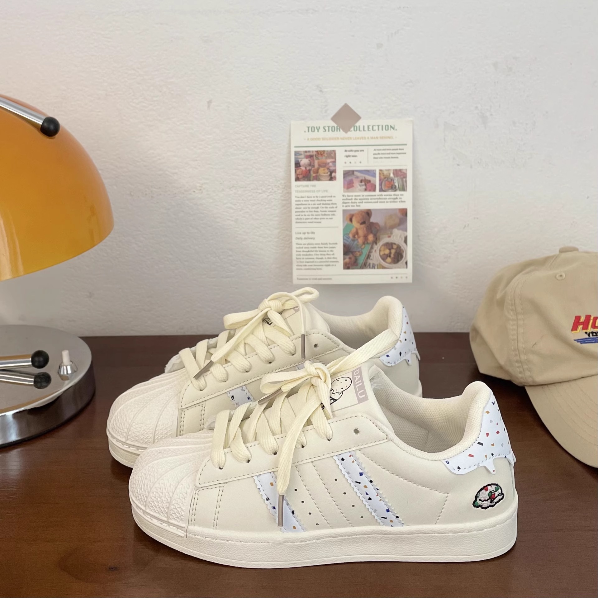 小众贝壳头滑板鞋奶油色小白鞋