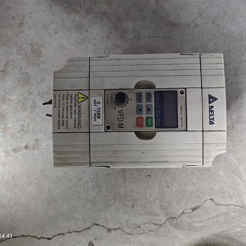 议价变频器VOO7M43B，物品实景实物拍摄，具体详情看