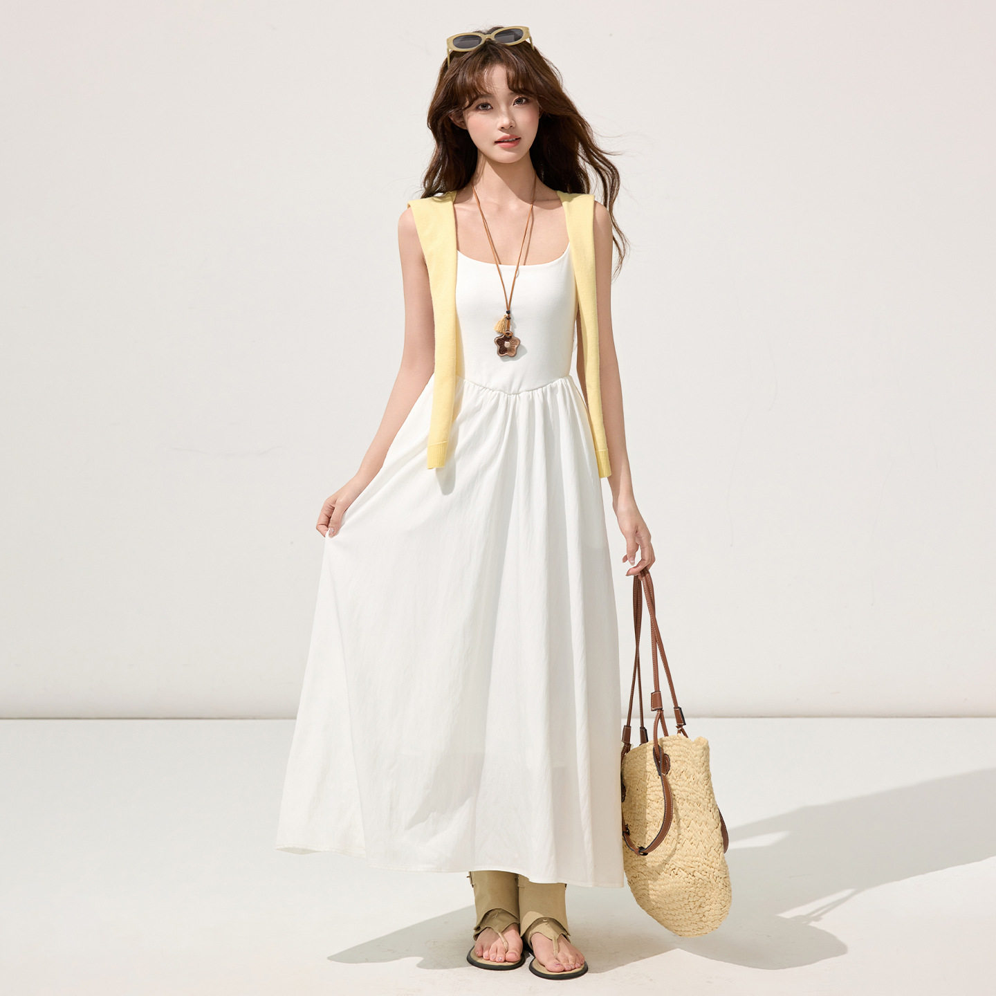 季优高级感海边度假白色吊带连衣裙女2026春夏季韩系穿搭气质长裙