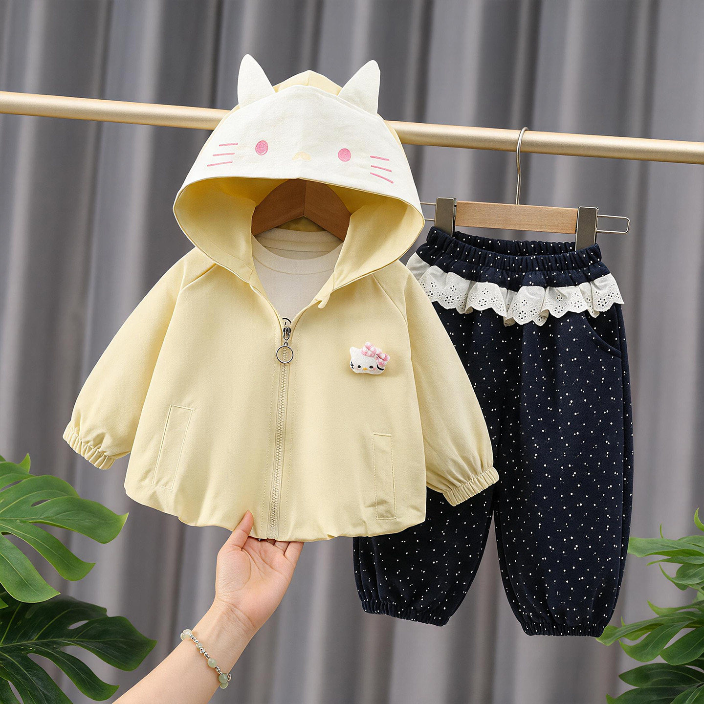 女童时髦外套波点裤两件套