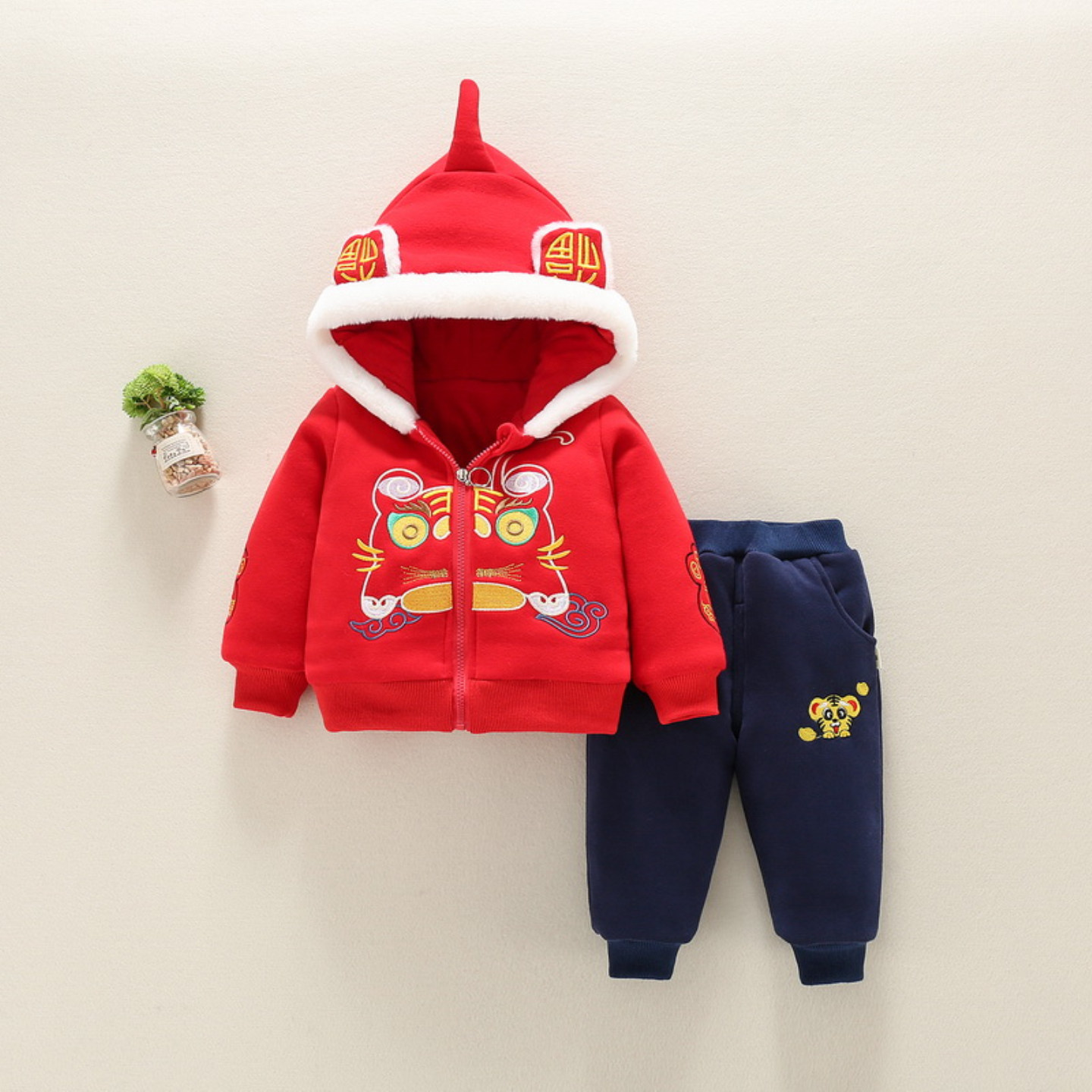 婴儿冬季套装男女宝宝连帽老虎刺绣加厚保暖拜年服喜庆过年衣服潮