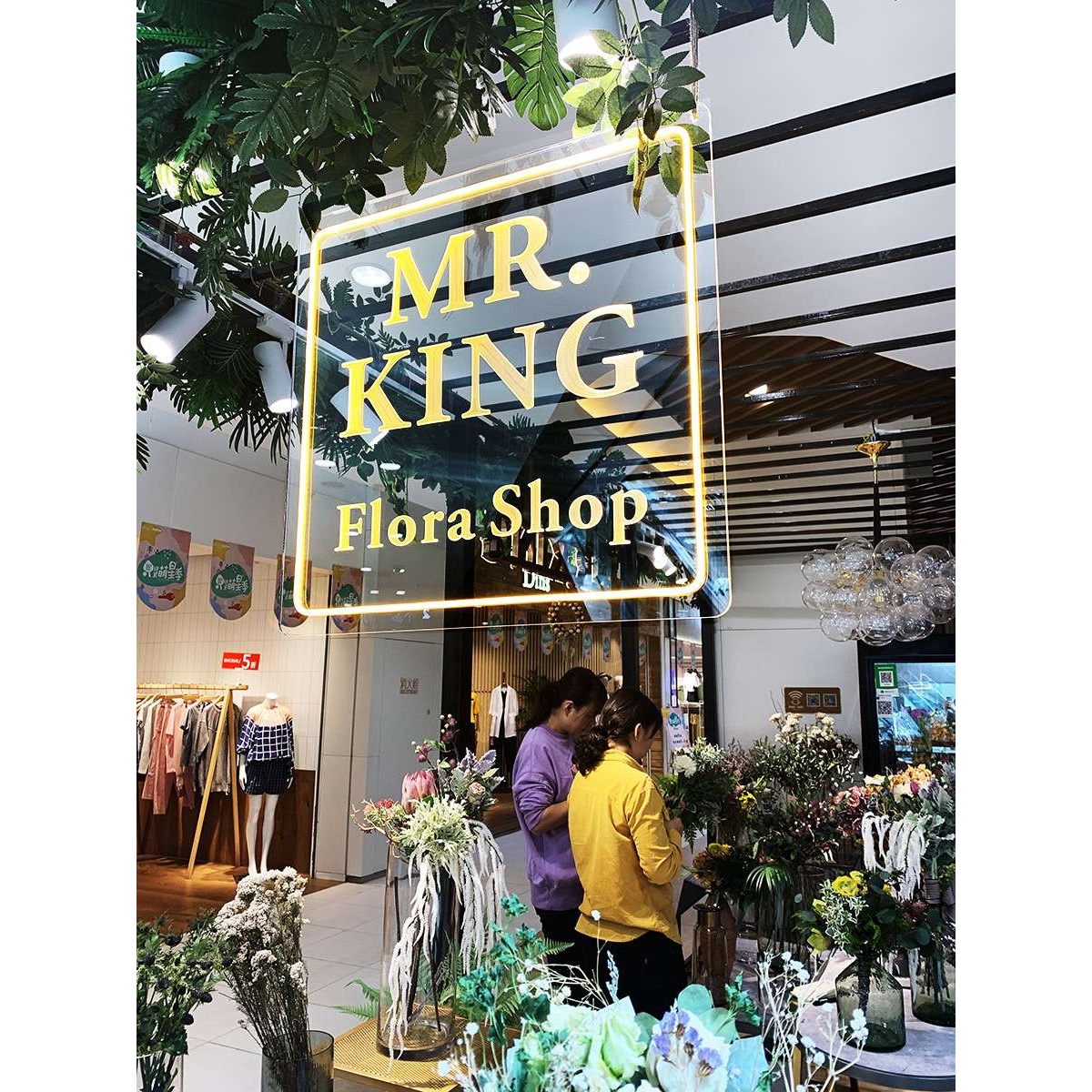 美甲店门头招牌悬挂橱窗霓虹灯发光字logo透明灯牌美甲店门商用