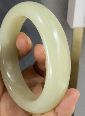 新疆和田玉且老料高青白玉镯大口径宽版轮胎镯