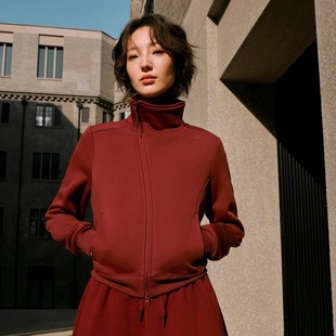 Skechers斯凯奇女子秋冬新款 加绒保暖摇粒绒连帽运动外套P423W071