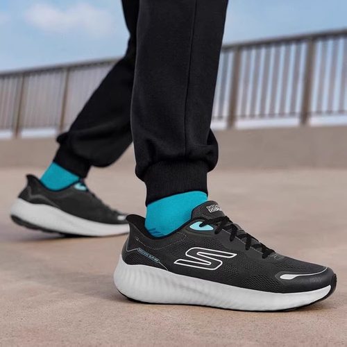 斯凯奇防水男子系带越野跑步鞋