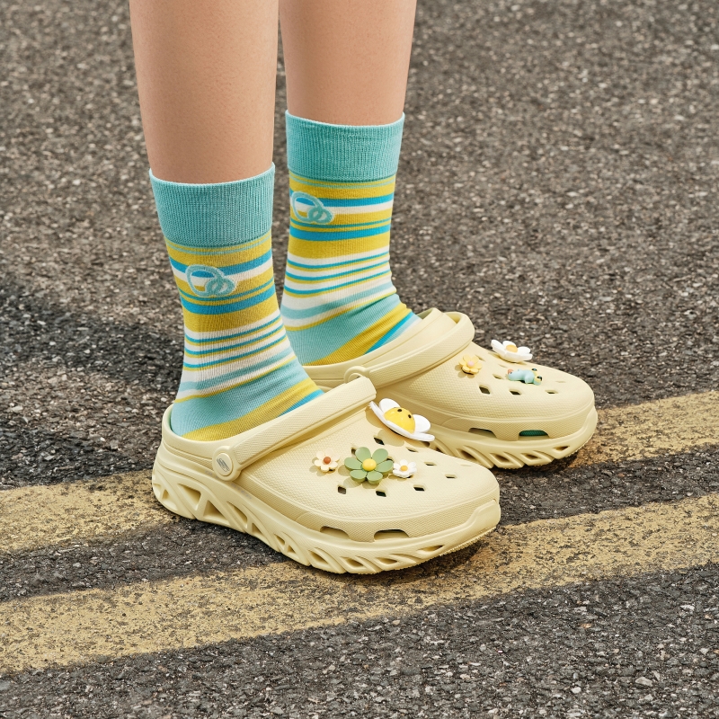 斯凯奇透气女子厚底套脚洞洞鞋