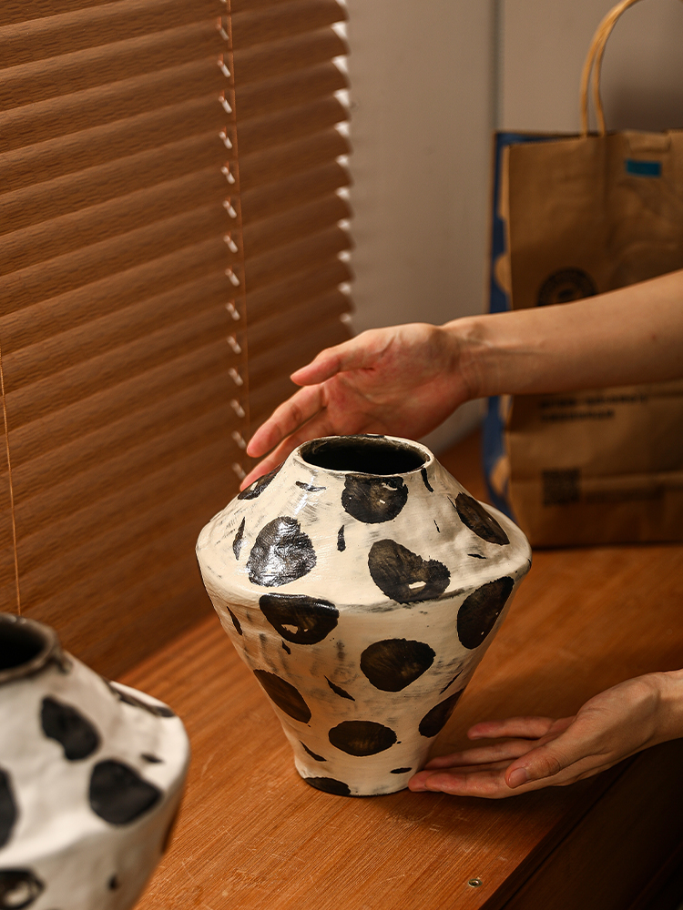 景德镇花瓶陶瓷沉默风格覆古高端黑白点入口客厅装饰模拟花饰品花