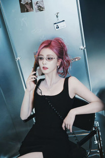 黑色无袖 衬衫 简约宽松版 2025秋季 白鹿穿过 女装 型春秋款 新款