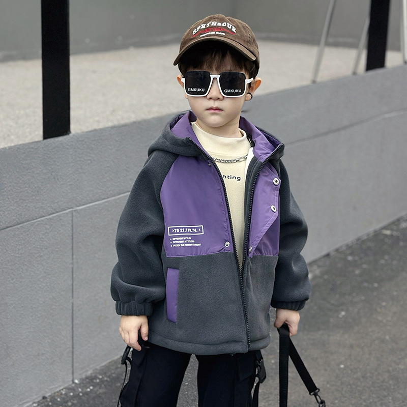 男童外套春秋款2025新款小儿童冲锋衣连帽痞帅洋气摇粒绒棉服秋装