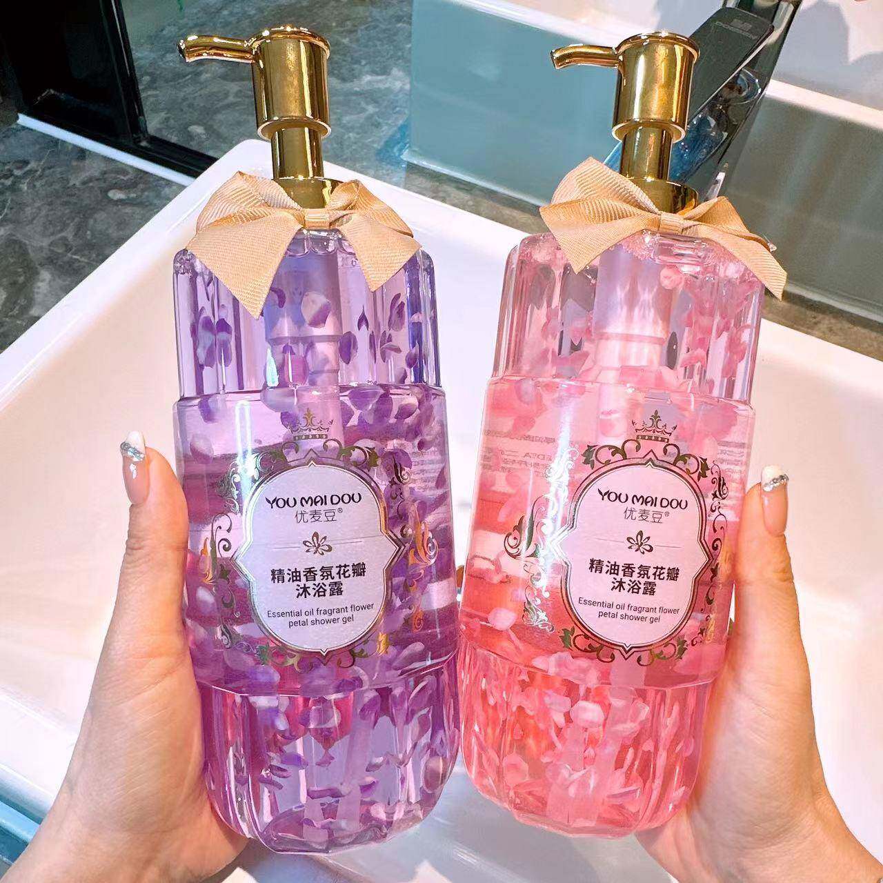 香水花瓣沐浴露持久留香去鸡皮补水保湿滋润沐浴乳大容量家庭装