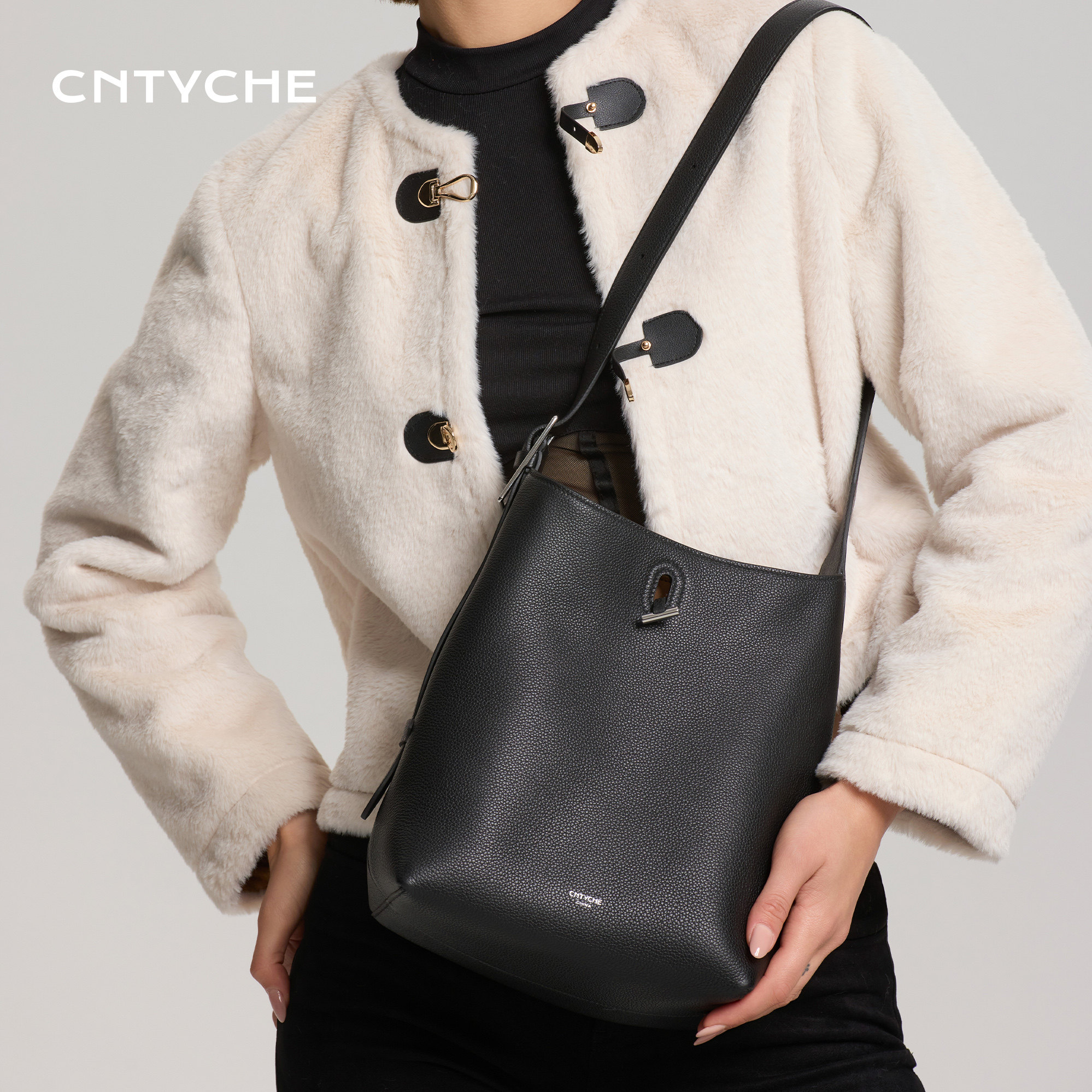 CNTYCHE/堤喀进口牛皮水桶包女新款真皮hobo包大容量轻奢通勤包女,箱包皮具/热销女包/男包,水桶包,淘宝优惠券,粉丝福利购,淘宝优惠卷