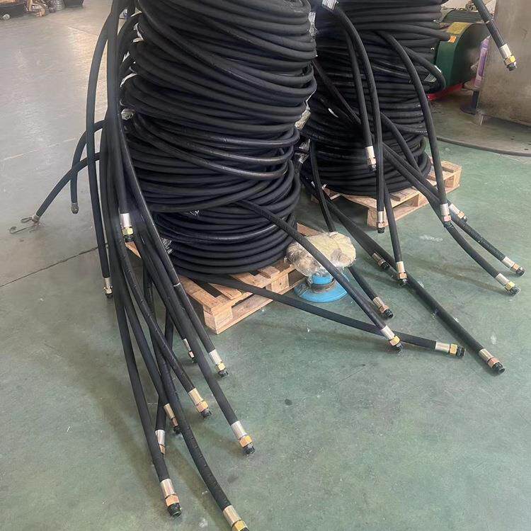 高压钢丝编织工程机械液压橡胶软管矿用钻探橡胶水管铠装油管总成