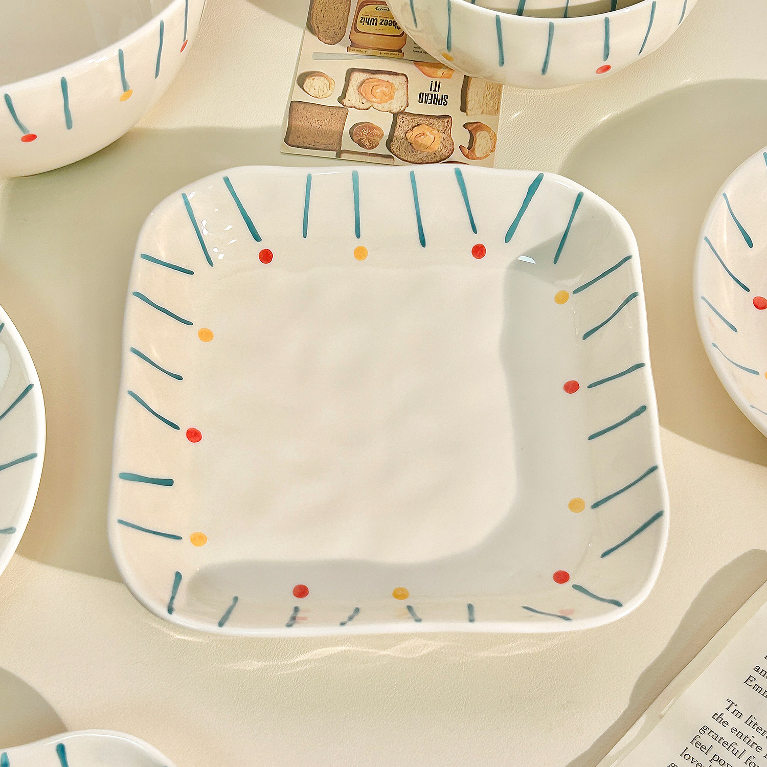 ins风陶瓷盘子菜盘家用2025新款釉下彩8英寸深圆盘特别好看的碟子