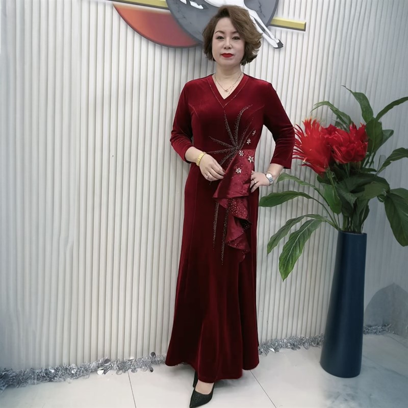 中年妈妈气质f高贵洋气婚宴礼服改良加长款旗袍大码典云间连衣裙