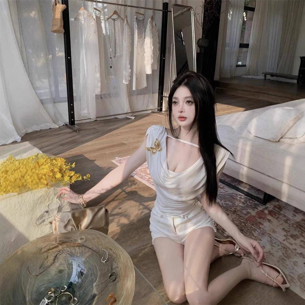 白色蝴蝶荡领无袖T恤女2025夏季法式甜辣修身短款设计感露背上衣