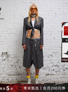 R13 深灰色复古修身格纹羊毛材质腰部系带短款西装上衣