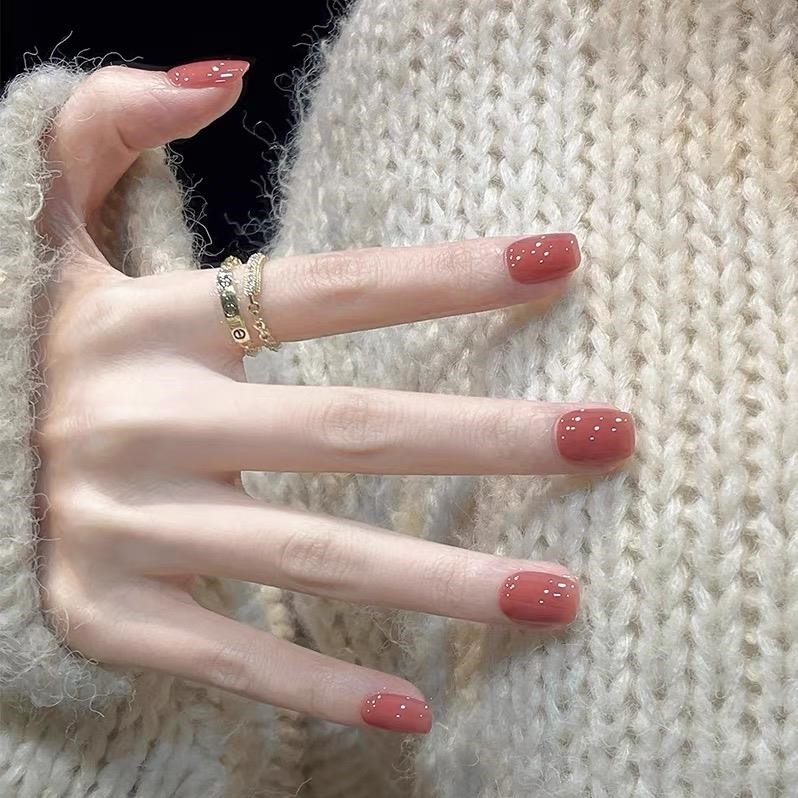 四季新年纯手工穿戴甲高级感显白乌梅裸色短款辣妹纯色美甲贴片