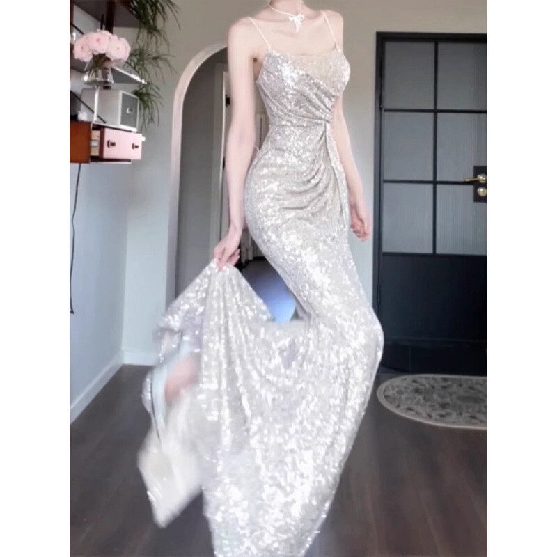 年会订婚宴会轻礼服高端轻奢小众晨袍新娘结婚敬酒服吊带连衣裙女