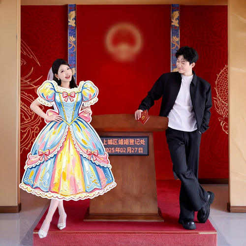 结婚多巴胺拍照道具户外婚礼KT板手持衣服裙子创意摆拍装饰品订婚