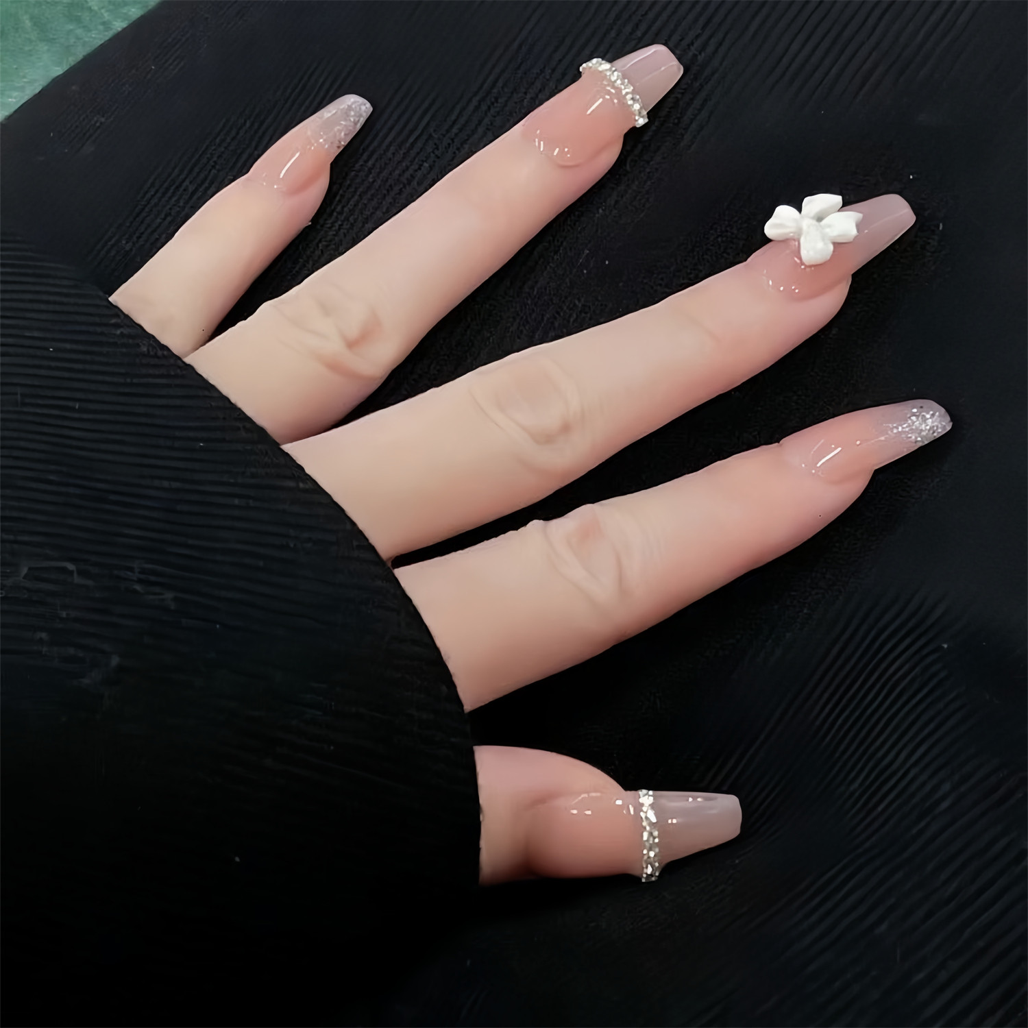 手工穿戴美甲成品贴片蝴蝶结链钻裸粉显白新娘甲片2026新年款光疗