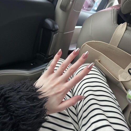 Hailey海莉同款高级清冷感裸灰色月光珍珠极光粉穿戴甲纯手工光疗