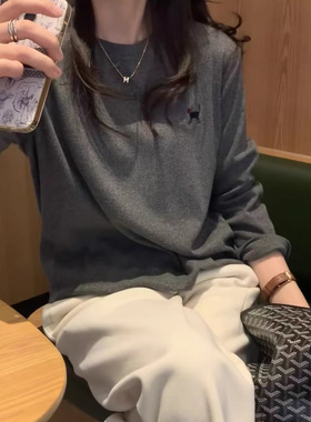 秋冬正肩磨毛长袖刺绣红围巾小狗长袖百搭恤