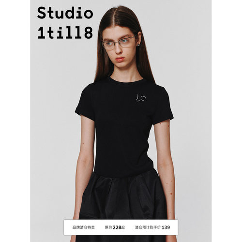Studio1till8笑脸紧身收腰短袖