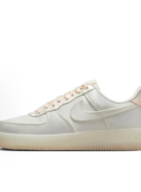 Nike Air Force 1空军一号轻便板鞋女款珍珠白HQ3762-133。拾壹