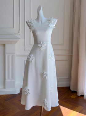 立体绣花领证小白裙法式礼服连衣裙俏皮方领修身显瘦吊带裙68729