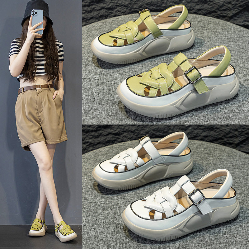 头层牛皮爱心洞洞鞋夏季外穿新款平底凉鞋休闲搭扣软皮舒适妈妈鞋