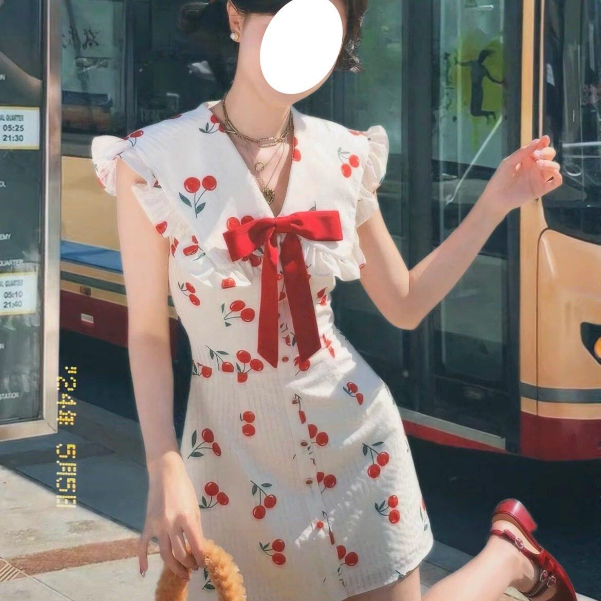 法式娃娃领碎花收腰连衣裙夏季
