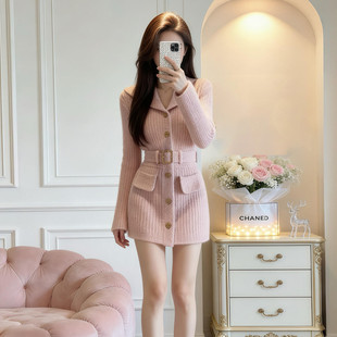 法式富家千金粉色针织连衣裙子女秋冬2026新款小个子收腰包臀短裙