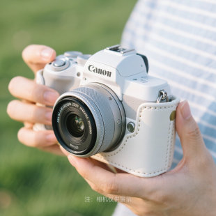 适用于佳能R10R50相机保护套R7配件R100微单R8底座包R5R6二代皮套