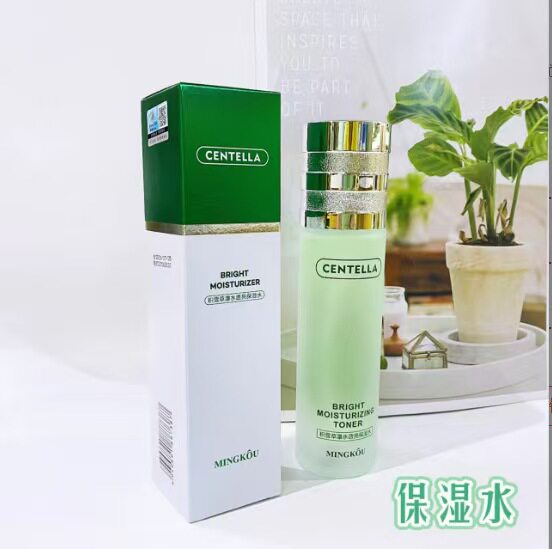 新款 积雪草柔滑焕颜水爆水透亮保湿水爽肤水补水控油收缩毛孔