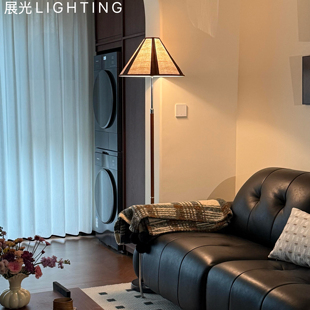 中古风客厅落地灯法式复古侘寂风设计师款卧室书房氛围地灯