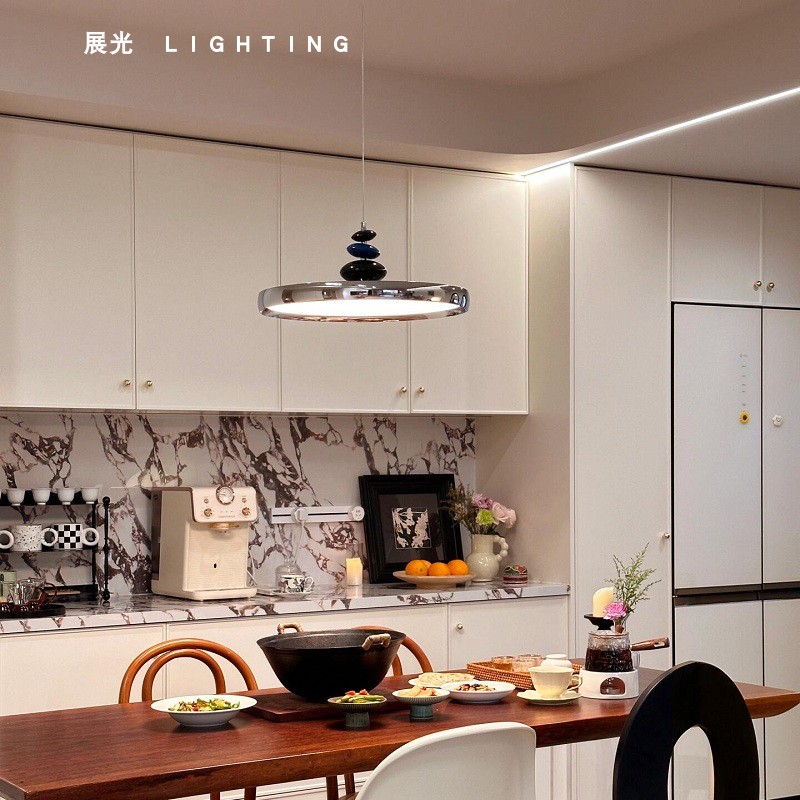包豪斯飞碟餐厅吊灯法式中古全光谱护眼餐桌吧台灯现代简约M豆灯