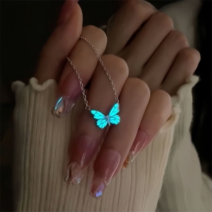 儿童夜光蝴蝶项链女童蓝色发光轻奢小众高级感小女孩闺蜜锁骨链女