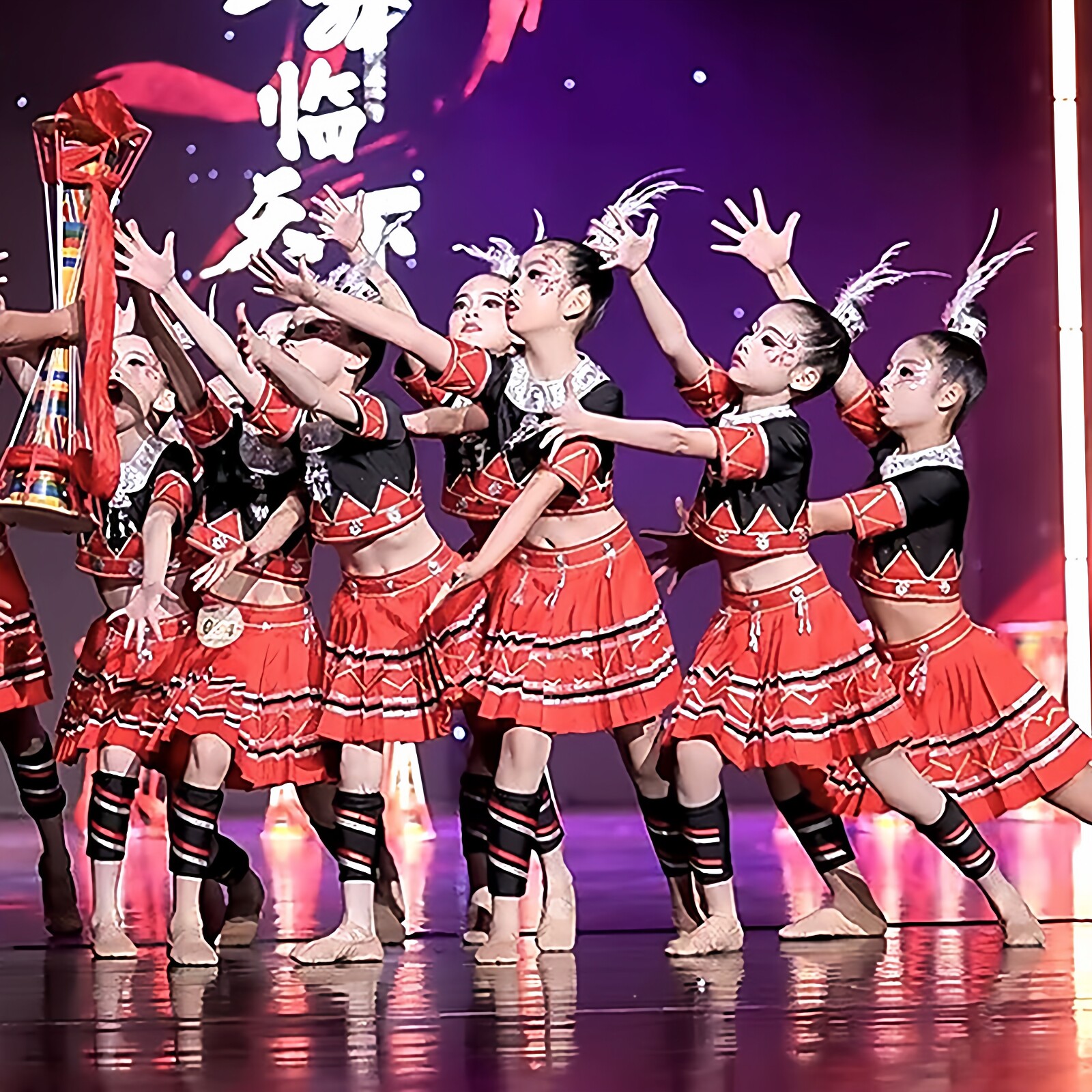 新款瑶寨阿妹舞蹈服少数民族三月三土家苗族瑶族表演服元旦演出服