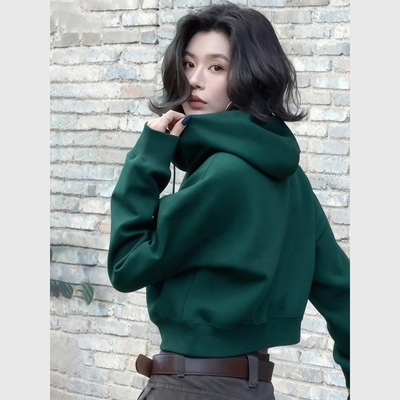 绿色风格~墨绿色连帽短款卫衣