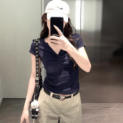 穿搭设计感修身显瘦短款v领上衣