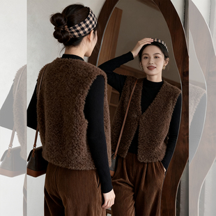 初冬派~羊羔毛V领马甲女秋冬2025新款加厚保暖显瘦短款外套坎肩