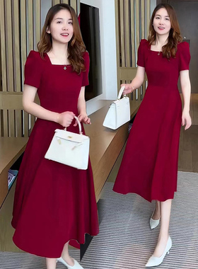 方领连衣裙女夏季2026年新款法式高级感纯色气质减龄红色长款裙子