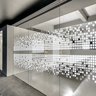 办公室方块马赛克透明玻璃贴纸公司LOGO定制门窗贴膜隔断装饰腰线