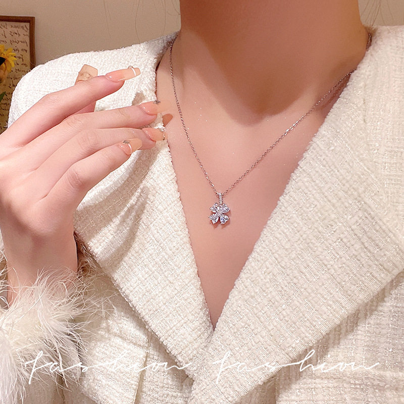 韩版微镶锆石花朵钛钢项链女ins潮小众设计感轻奢吊坠百搭锁骨链