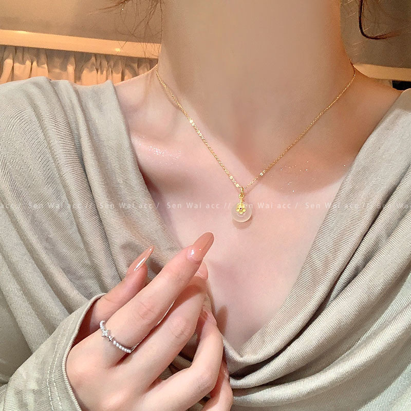 白色透明花朵项链女轻奢气质高级感锁骨链日常通勤时尚百搭配饰品