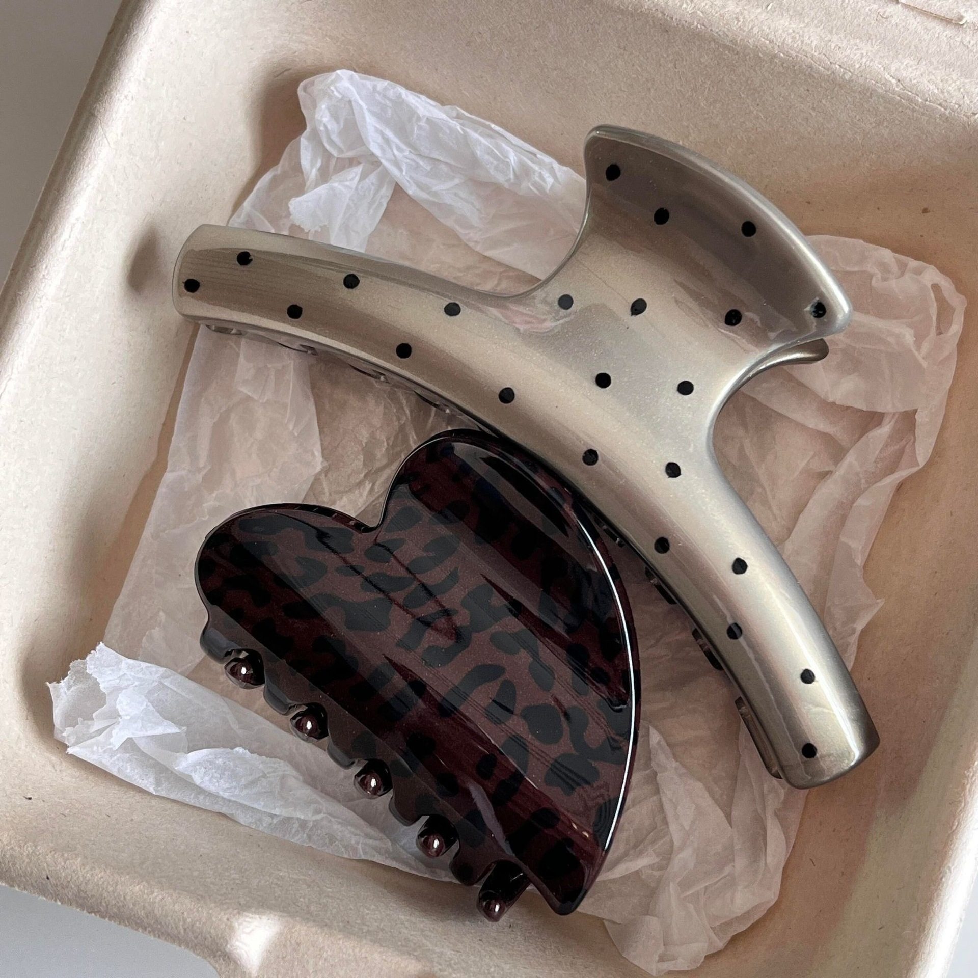 复古法式波点大号抓夹气质小香风发抓高级感灰色鲨鱼夹盘发头饰,饰品/流行首饰/时尚饰品新,民族风发饰,淘宝优惠券,粉丝福利购,淘宝优惠卷