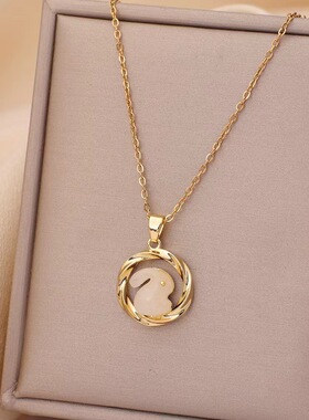 简约小兔子项链女轻奢小众月亮玉兔吊坠抖音同款时尚百搭饰品批发