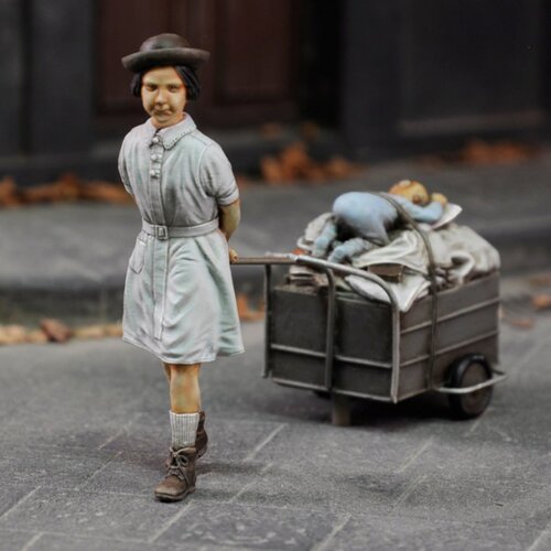 1/35树脂模型  女孩与她的东西(不带轮子与架子) GK手办白模662R